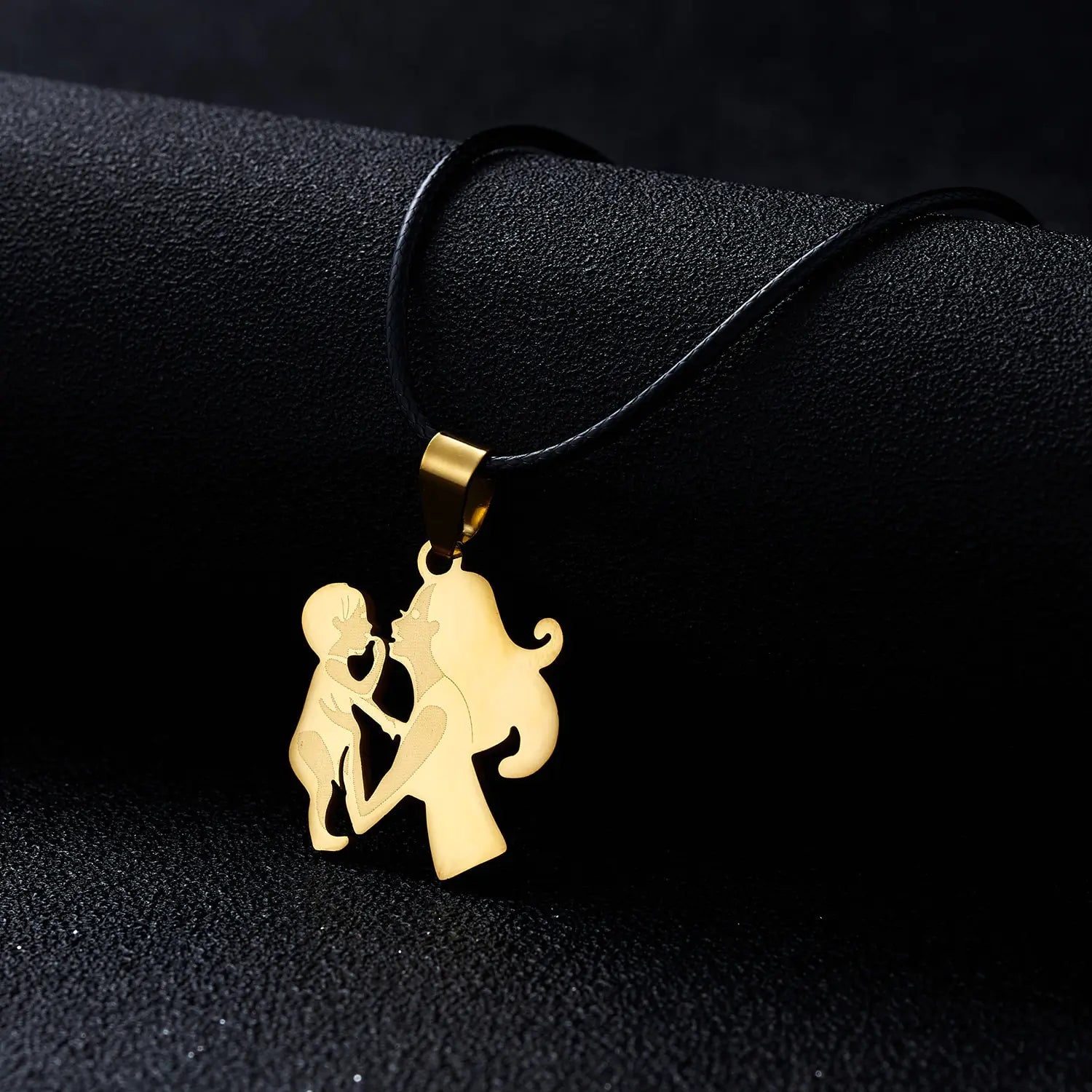 Mama Pendant Necklace