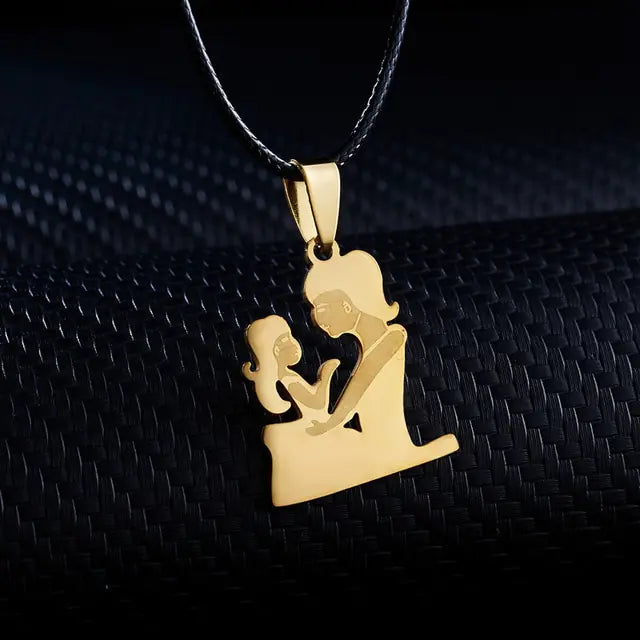 Mama Pendant Necklace